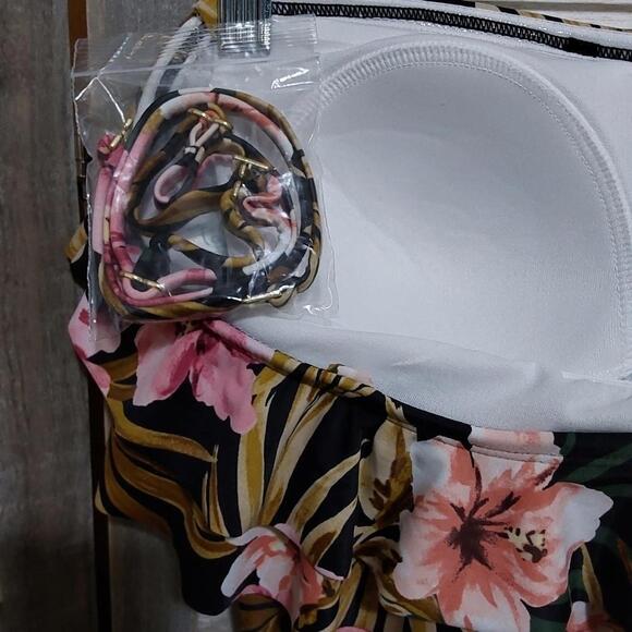 Bandeau Flounce High-Coverage One-Piece Swimsuit | Kona Sol | Small - Picture 6 of 13